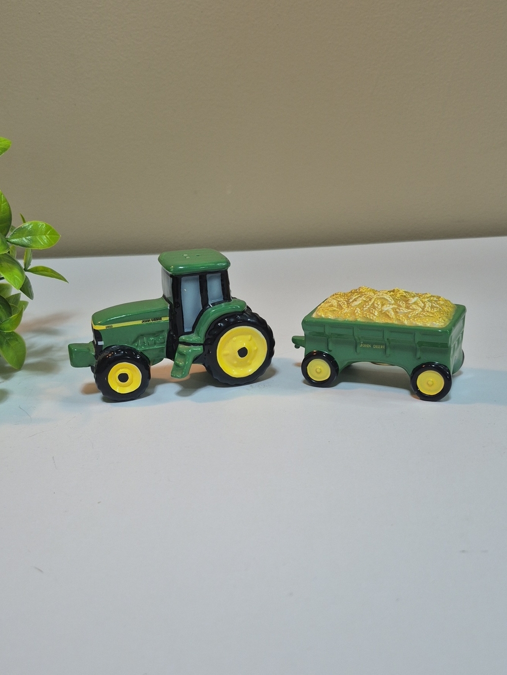 JOHN DEERE 1998 Tractor & Corn Wheat Bin Trailer Salt & Pepper Shaker Set